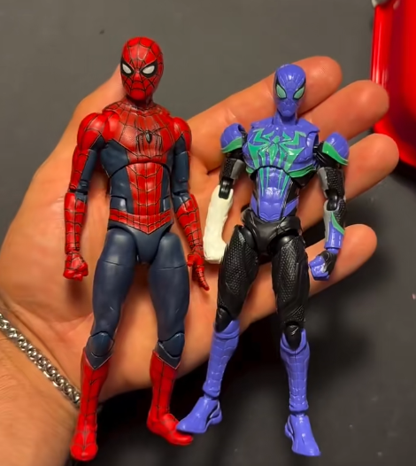 Model Kit Figures - مجموعة نموذج شخصية سبايدرمان من سلسلة