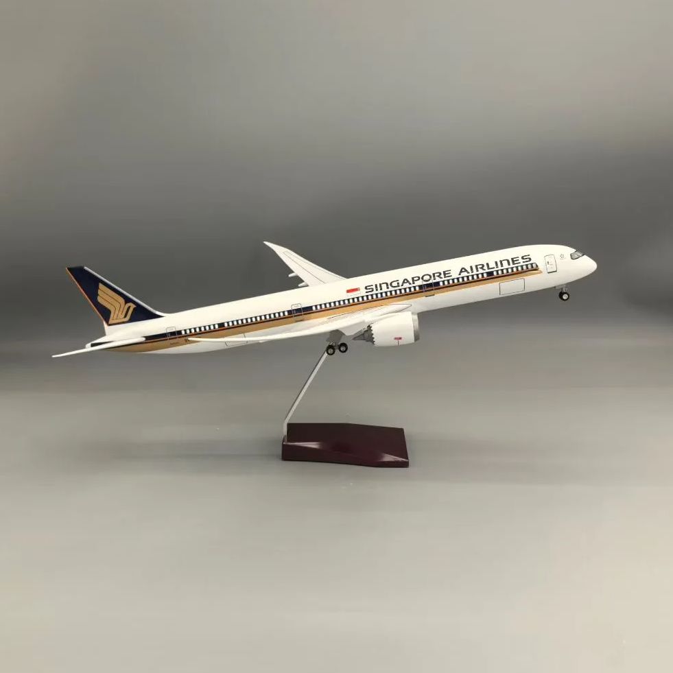 نموذج طائرة من الراتنج بمقياس  - مراجعة Model Kit Singapore وسعره