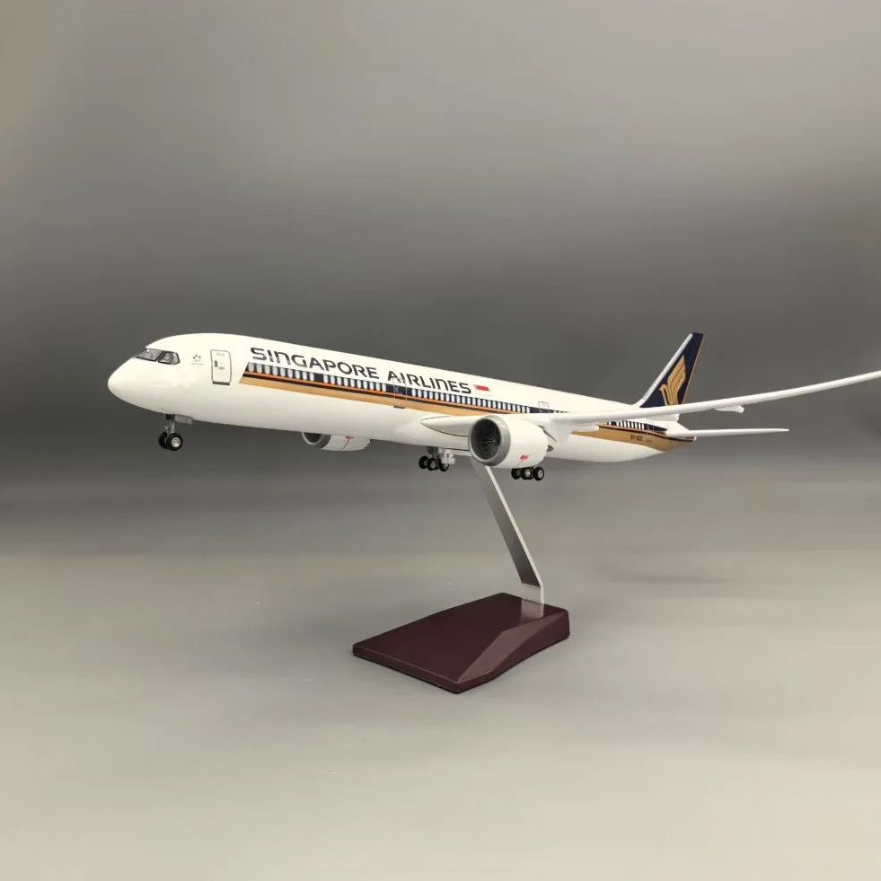 نموذج طائرة من الراتنج بمقياس  - مراجعة Model Kit Singapore وسعره