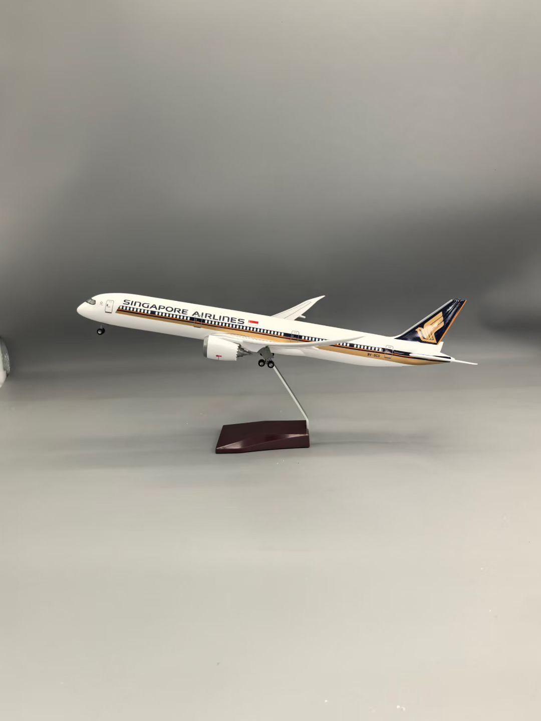 نموذج طائرة سنغافورايانز B787- - مراجعة Model Kit Singapore وسعره