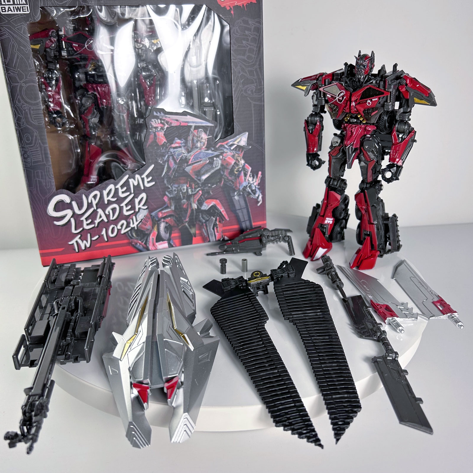 BAIWEI التحول TW1024 18 سنتيمت - مراجعة Model Kit Yolopark وسعره