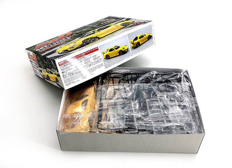 أوشيمّا 05955 1/24 سيارة سباق  - مراجعة Model Kit Initial D وسعره