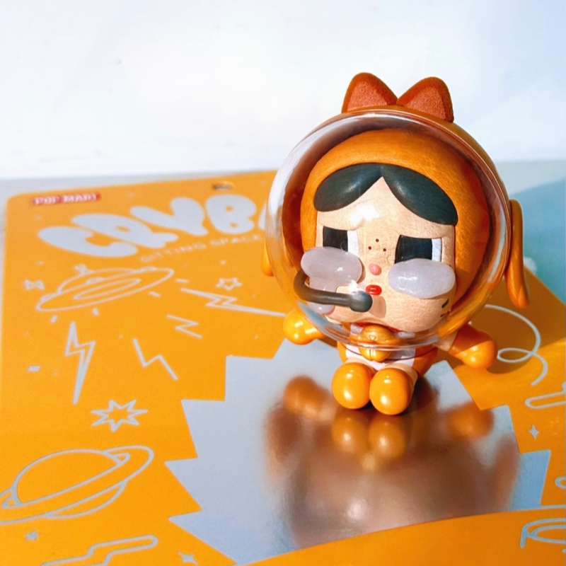 حقيقية Popmart Crybaby الفضاء  - مراجعة Model Kit Figures وسعره